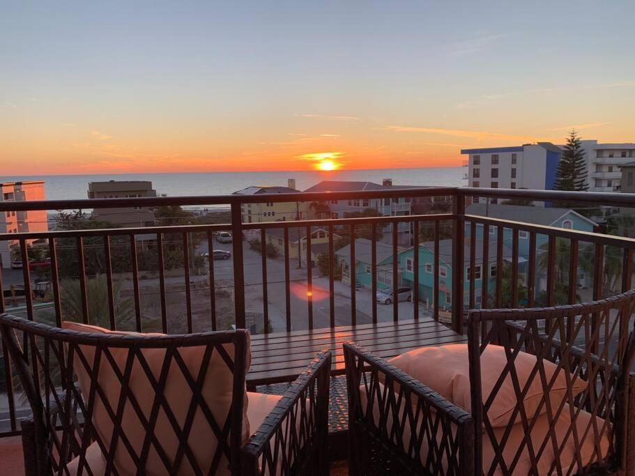Gulf Coast Gold Private Condo - 2Bed, 2Bath, Sleep 6, Across Street From Beach, Balcony Views Of Sunsets, Beach & Gulf, Pool, Gym St. Pete Beach Eksteriør bilde