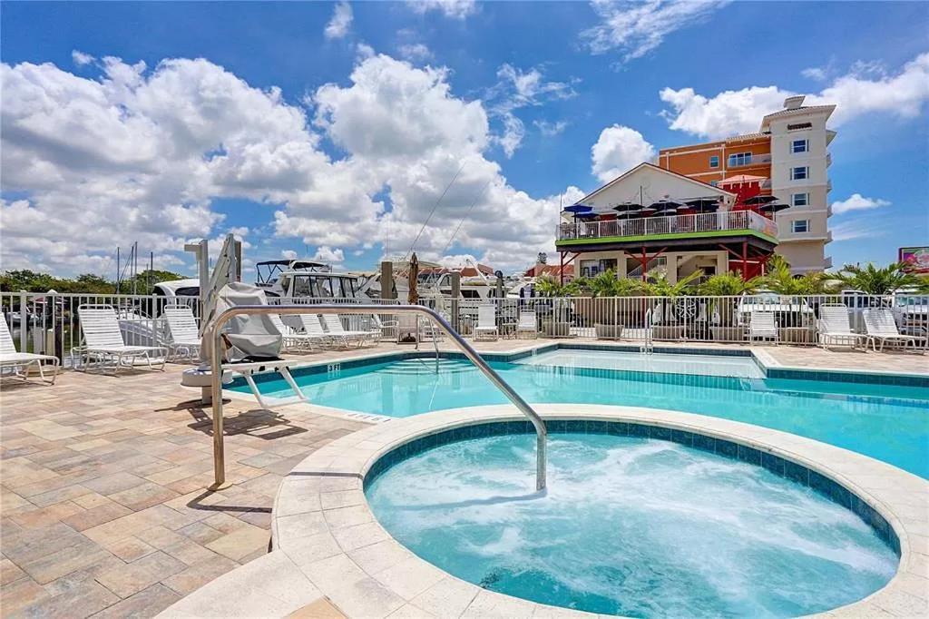 Gulf Coast Gold Private Condo - 2Bed, 2Bath, Sleep 6, Across Street From Beach, Balcony Views Of Sunsets, Beach & Gulf, Pool, Gym St. Pete Beach Eksteriør bilde